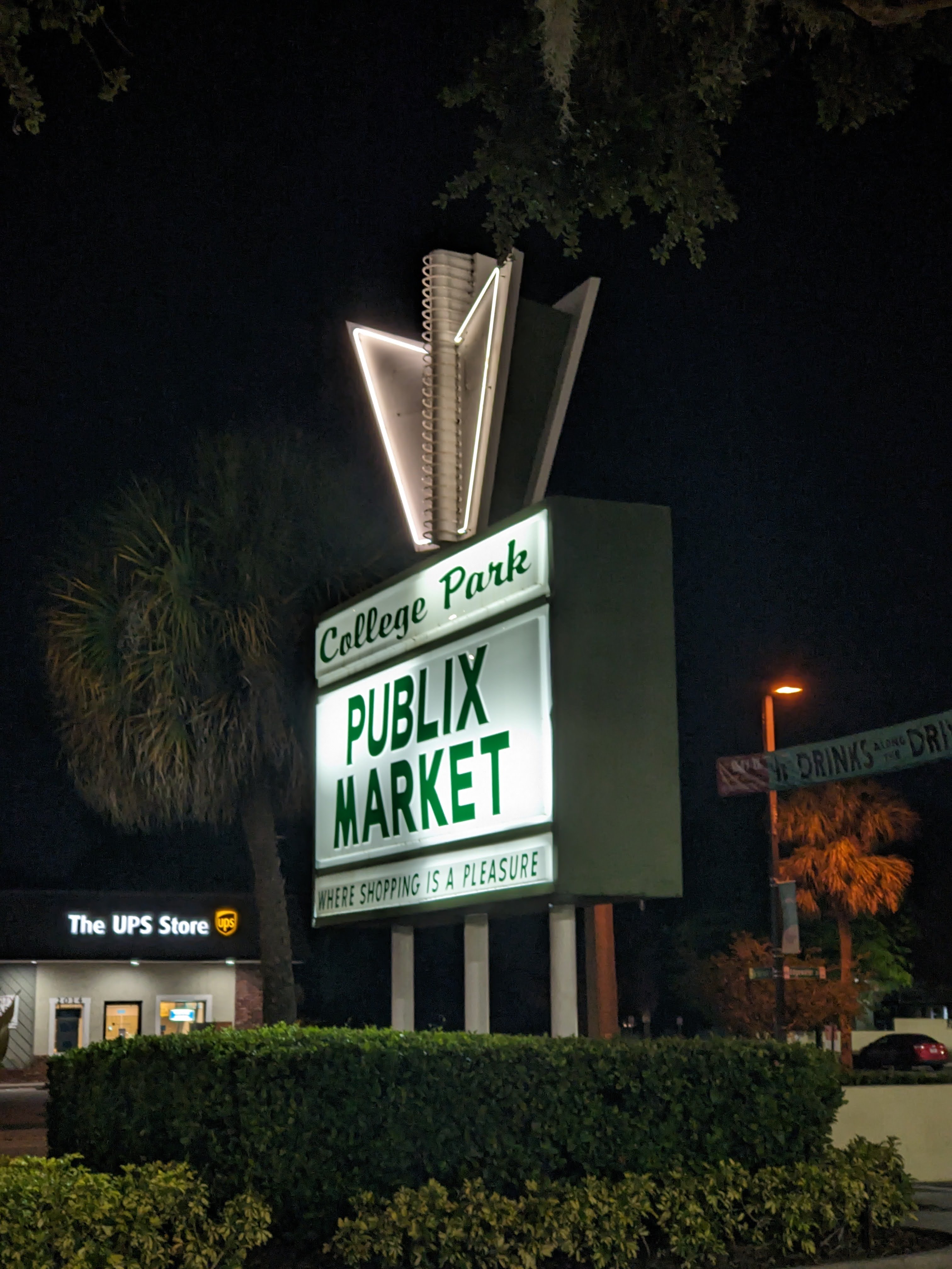 Publix sign.